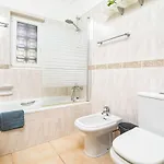Apartment Oasis Park Condo, Pool & Jacuzzi, Free Parking *