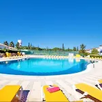Oasis Park Condo, Pool & Jacuzzi, Free Parking * ポルティマン