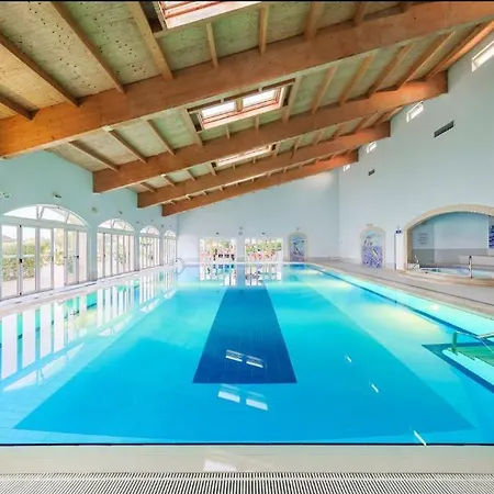 Oasis Park Condo, Pool & Jacuzzi, Free Parking Apartment *