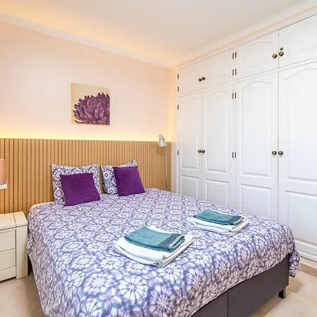 Oasis Park Condo, Pool & Jacuzzi, Free Parking アパート ポルティマン