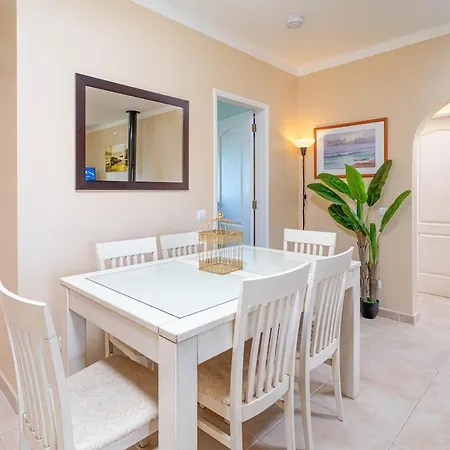 Oasis Park Condo, Pool & Jacuzzi, Free Parking * Portimao