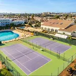 Lejlighed Oasis Park Condo, Pool & Jacuzzi, Free Parking *