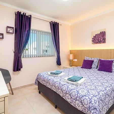Oasis Park Condo, Pool & Jacuzzi, Free Parking Lejlighed *