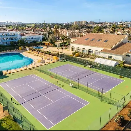 Apartmán Oasis Park Condo, Pool & Jacuzzi, Free Parking *